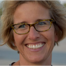 Frau Petra Maurer