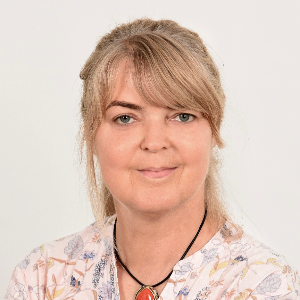 Frau Manuela Bäsler