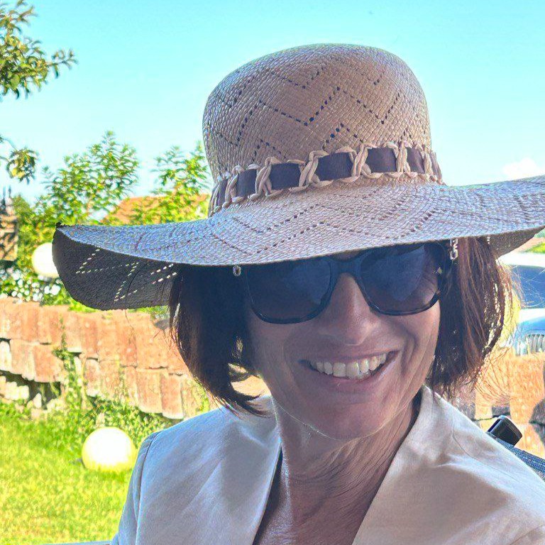 Frau Silvia Lippuner